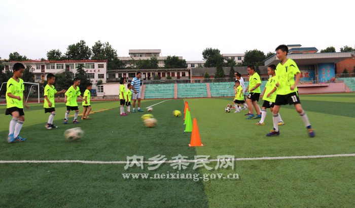 nEO_IMG_足球训练1.jpg