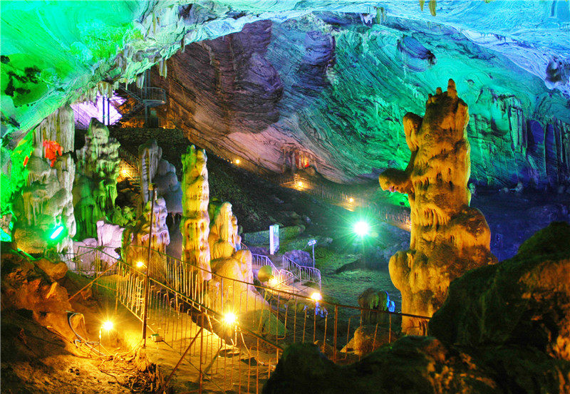 宝天曼天心洞溶洞大厅——作者马秀华_副本.jpg