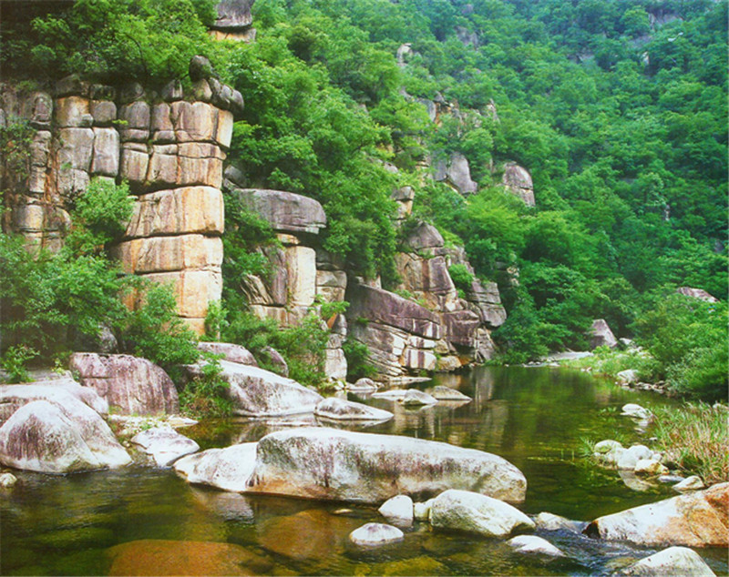 宝天曼七星潭摞石群——作者马秀华_副本.jpg