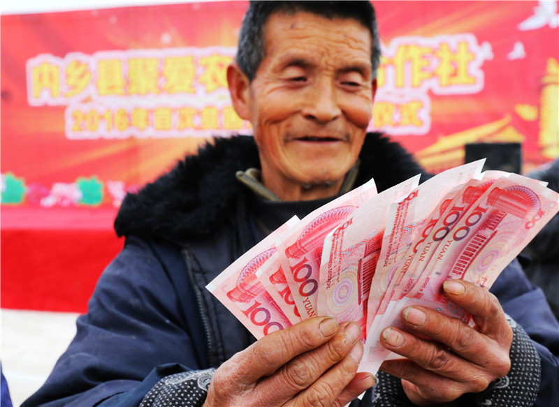 均张村贫困户宋流长喜数分红金_副本.jpg