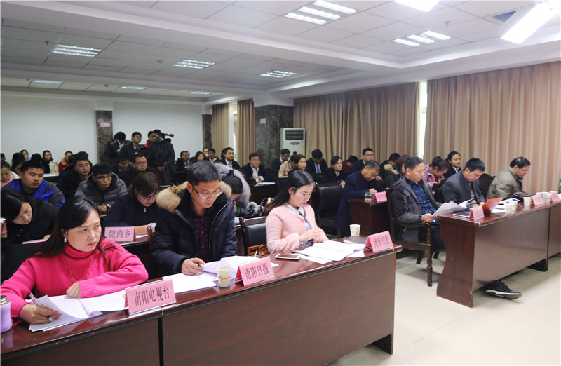 大河报提问.jpg
