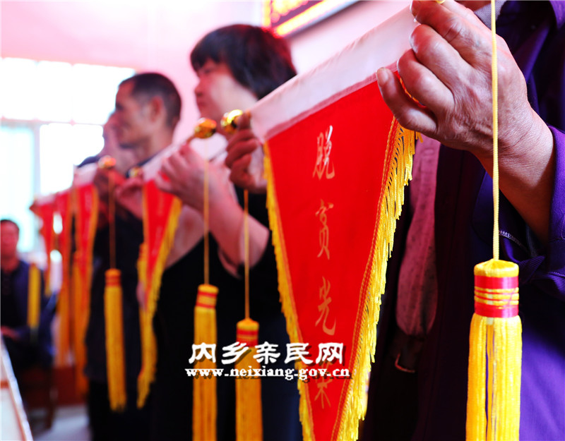 夹道村授旗现场 樊迪摄_副本.jpg